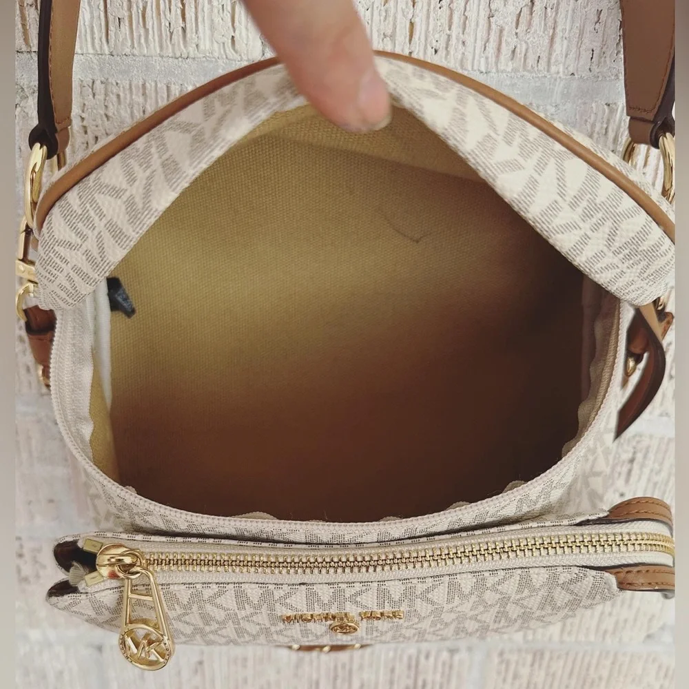 Michael Kors Vanilla Acorn Crossbody Bag - Picture 4 of 5